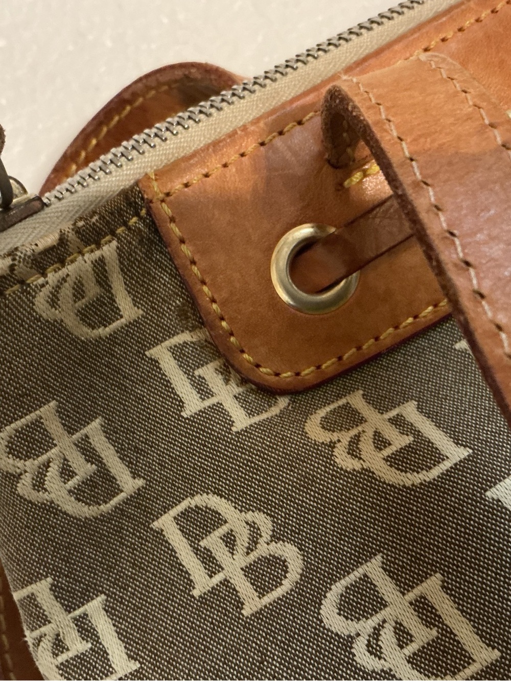 ❌❌❌SLS26Vtg Dooney & Bourke DB Signature Canvas Shoulder Bag Olive Taupe - Picture 9 of 16